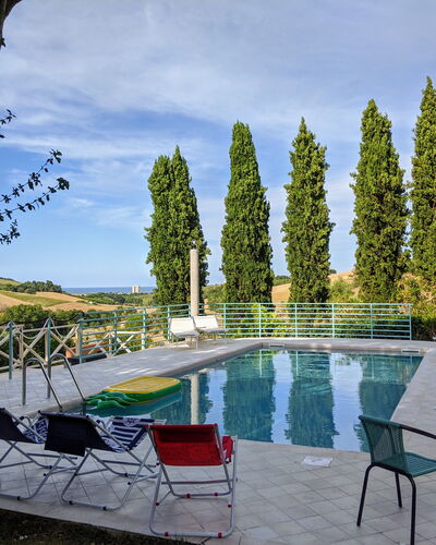 Villa Millefiori: L'Eau, Ciel, Plante, Nuage, Meubles, La Nature, Chaise, Arbre, Piscine, Mobilier De Jardin