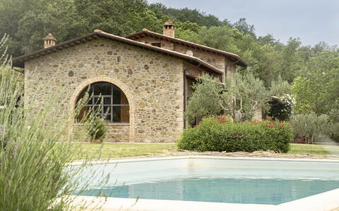 Villa San Leo: L'Eau, Plante, Propriété, Ciel, Bâtiment, Arbre, Paysage Naturel, Lot Terre, Loisir, Herbe