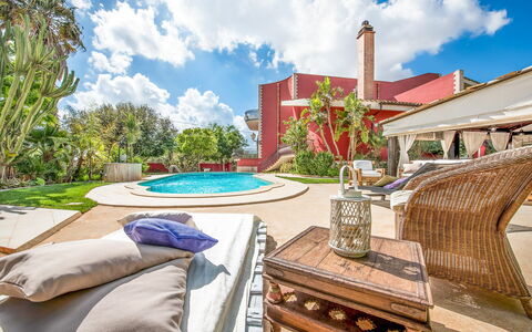 Villa Rossana: Nuage, Ciel, L'Eau, Plante, Bâtiment, Jour, Propriété, Bleu Azur, Piscine, Mobilier De Jardin