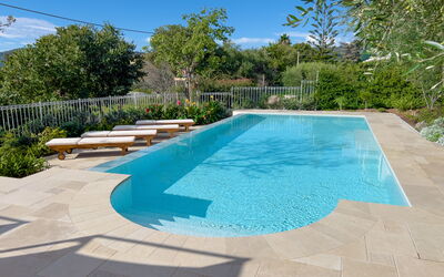 Villa La Rodina - Diano Marina: L'Eau, Propriété, Plante, Ciel, Piscine, Bleu Azur, Ombre, Arbre, Plan D'Eau, Rectangle