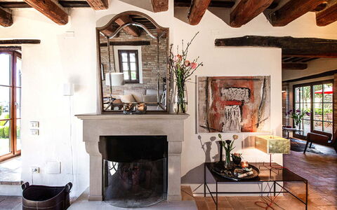 Villa Edelweiss: Marron, Plante, Propriété, Meubles, Cadre, Fenêtre, Plante D'Appartement, Pot De Fleur, Canapé, Bois