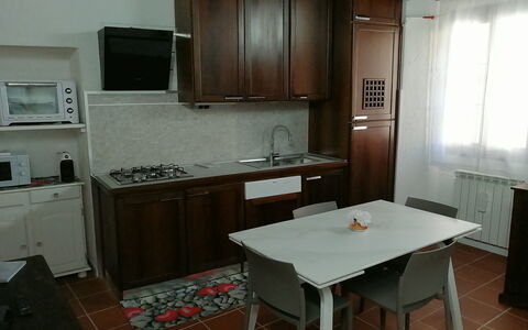 App. Il Sasso Di Olina: Cabinetry, Bâtiment, Meubles, Propriété, Comptoir, Table, Fenêtre, Bois, Cuisine, Appareil De Cuisine