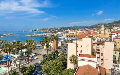 Vista Mare Borgo Peri: Nuage, L'Eau, Ciel, Bâtiment, Jour, Propriété, Bleu, Fenêtre, Arbre, Architecture