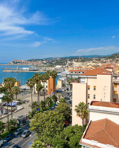 Vista Mare Borgo Peri: Nuage, L'Eau, Ciel, Bâtiment, Jour, Propriété, Bleu, Fenêtre, Arbre, Architecture