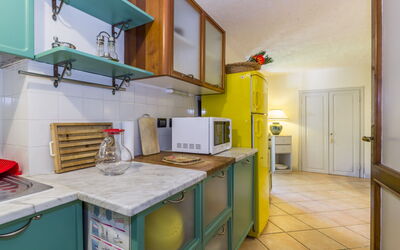 Oasi 1: Propriété, Cabinetry, Evier, Comptoir, Appareil De Cuisine, Cuisine, Électroménager, Cuisinière, Design Intérieur, Robinet