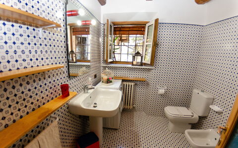 Le Piane: Miroir, Évier, Robinet, Propriété, Luminaire Plomberie, Lavabo, Salle De Bains, Bâtiment, Design Intérieur, Mur