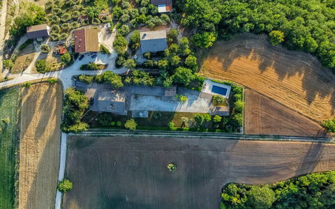 Sunrise Hill Holiday Home: Plante, Bâtiment, Vert, Paysage Naturel, Lot Terre, Design Urbain, Végétation, Pente, Maison, Herbe