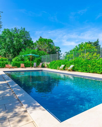 Sunrise Hill Holiday Home: L'Eau, Plante, Ciel, Propriété, Piscine, Bleu Azur, Arbre, Nuage, Condominium, Loisir