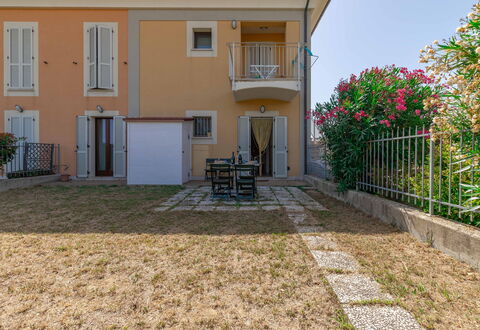 Casamare: Plante, Fenêtre, Propriété, Bâtiment, Porte, Maison, Surface De La Route, Lot Terre, Quartier, Fleur