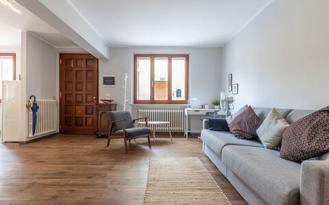 Casa Del Porto: Meubles, Fenêtre, Bois, Plante D'Appartement, Sol, Confort, Sol, Bâtiment, Canapé
