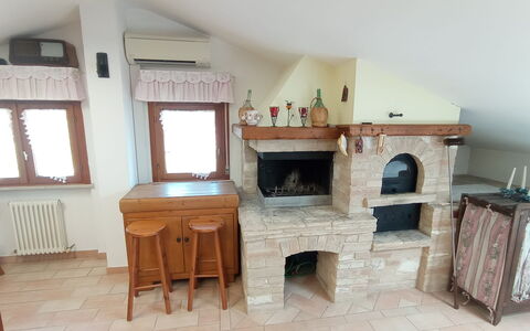 L'attico Di Castelfidardo: Propriété, Fenêtre, Bois, Bâtiment, Design Intérieur, Sol, Foyer, Immobilier, Sol, Dur