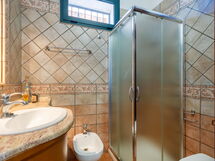 villa-bellanova-bathroom