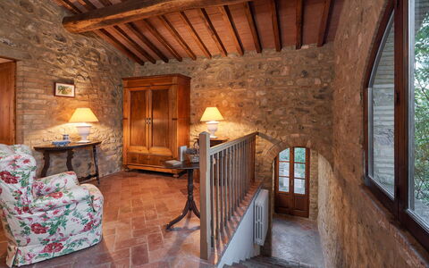 Borgo Al Castello: Meubles, Bâtiment, Fenêtre, Cadre, Bois, Faisceau, Sol, Arbre, Tache De Bois, Dur