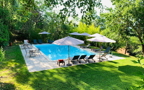 Borgo Al Castello: Plante, Propriété, Parapluie, Ombre, Arbre, Mobilier De Jardin, Botanique, Lot Terre, Chaise, Ciel