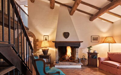 Casa Loggia: Bois, Design Intérieur, Éclairage, Salon, Cadre, Sol, Bâtiment, Canapé, Lampe, Faisceau