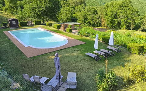 La Casa nel Borgo: Colline, Piscine, Chaîne De Montagnes, Mobilier De Jardin, Eco Hôtel, Dalle, Recours, Crête, Aménagement Paysager, Tropiques