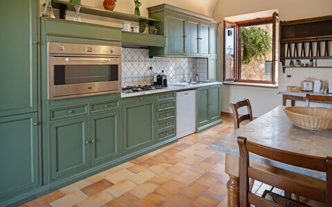 Montauto: Cabinetry, Meubles, Comptoir, Propriété, Chaise, Tiroir, Bois, Cuisine, Électroménager, Appareil De Cuisine