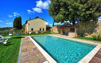 Montauto: L'Eau, Plante, Ciel, Nuage, Propriété, Piscine, Bâtiment, La Nature, Bleu Azur, Arbre