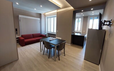 Pavia Tower 3: Canapé, Propriété, Table, Meubles, Confort, Bâtiment, Bois, Télévision, Design Intérieur, Salon