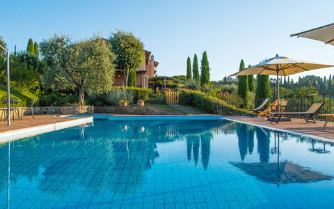 Villa i Colli: L'Eau, Plante, Ciel, Propriété, Piscine, Bleu Azur, Arbre, Bâtiment, Mobilier De Jardin, Loisir