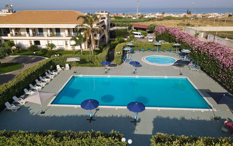 Baraka Apartments: Recours, Piscine, Hôtel, Villa, Hacienda, Terrain De Stationnement