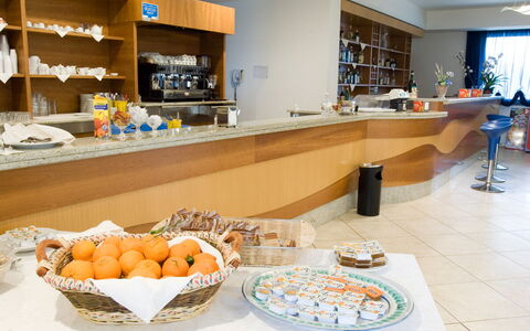 Baraka Apartments: Aliments, Vaisselle, Bâtiment, Cuisine, Design Intérieur, Comptoir, Plat, Ingrédient, Vaisselle