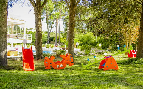 Villa Sole Martina Franca: Équipement Extérieur Play, Des Loisirs, Espace Public, Loisir, Toboggan, Printemps, Terrain De Jeux, Parc, Pelouse, Jardin