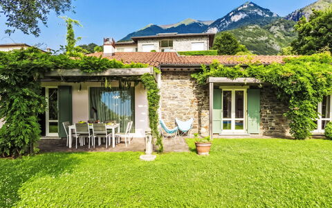 Villa Ulivo: Maison, Arbuste, Domicile, Jardin, Couverture De Sol, Chaîne De Montagnes, Chalet, Pelouse, Biens, Hacienda