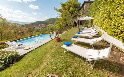 Villa In Garfagnana: Plante, Ciel, L'Eau, Nuage, Piscine, Mobilier De Jardin, Paysage Naturel, Arbre, Architecture, Loisir