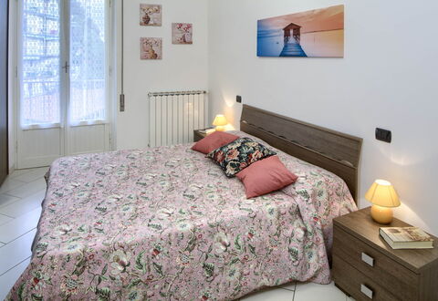 Apartment Fernanda 2 - Levanto: Meubles, Propriété, Fenêtre, Confort, Bois, Textile, Design Intérieur, Architecture, Sol, Bâtiment