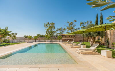 Mastropà Exclusive Resort: L'Eau, Plante, Ciel, Propriété, Piscine, Bleu Azur, Arbre, Arecales, Loisir, Ombre