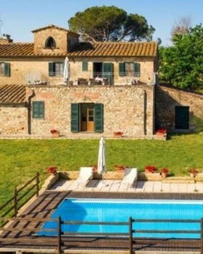 Podere La Sterza: Plante, Propriété, Bâtiment, Fenêtre, Ciel, Arbre, L'Eau, La Nature, Piscine, Maison