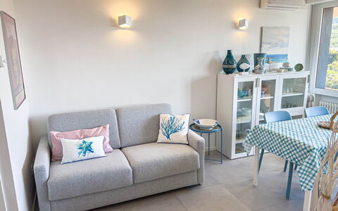 Appartamento La Castellana: Meubles, Propriété, Canapé, Bleu, Bleu Azur, Design Intérieur, Sol, Sol, Salon