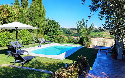Villa Di Pillo: Plante, Ciel, L'Eau, Ressources En Eau, Piscine, Bleu Azur, La Nature, Ombre, Paysage Naturel, Arecales
