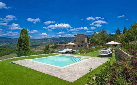 La Torre Di Panzano: Ciel, Nuage, Plante, Propriété, Bâtiment, Bleu Azur, Lot Terre, Arbre, Paysage Naturel, Herbe