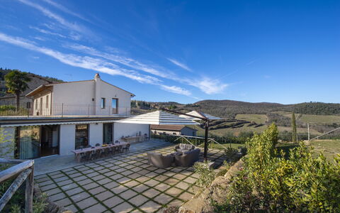 Bella Di Panzano: Ciel, Nuage, Plante, Bâtiment, Fenêtre, Maison, Lot Terre, Bois, Paysage, Chalet
