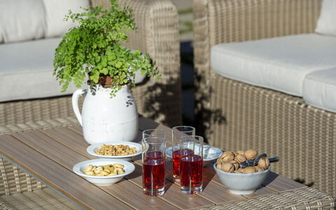 Bella Di Panzano: Table, Aliments, Plante, Meubles, Vaisselle, Vaisselle, Drinkware, Textile, Nappe De Table, Design Intérieur