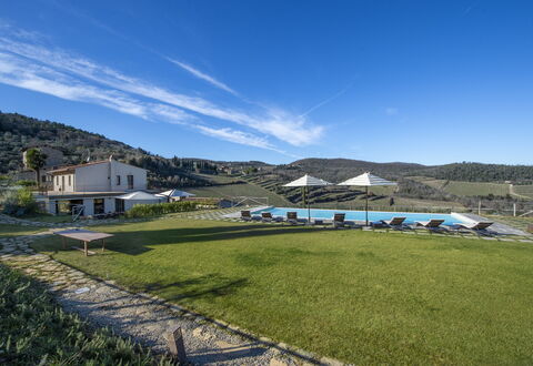 Bella Di Panzano: Ciel, Nuage, Plante, Montagne, Montagnes, Lot Terre, Herbe, Fenêtre, Paysage Naturel, Prairie