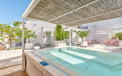 La Bigola - Arya Nobile Dimora: Propriété, Plante, Bâtiment, Piscine, Ombre, Design Intérieur, Architecture, Mobilier De Jardin, L'Eau, Chaise