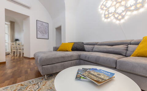 Corte Tiso: Canapé, Meubles, Propriété, Confort, Salon, Éclairage, Canapé-Lit, Design Intérieur, Sol, Rectangle