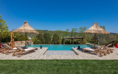 Casa Vacanze Paradiso: Ciel, L'Eau, Piscine, Bâtiment, Ombre, Plante, Mobilier De Jardin, Arbre, Balancelle, Lot Terre