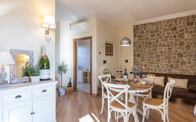 Suite Paradiso: Meubles, Table, Cabinetry, Chaise, Plante, Bois, Plante D'Appartement, Design Intérieur, Canapé, Salon