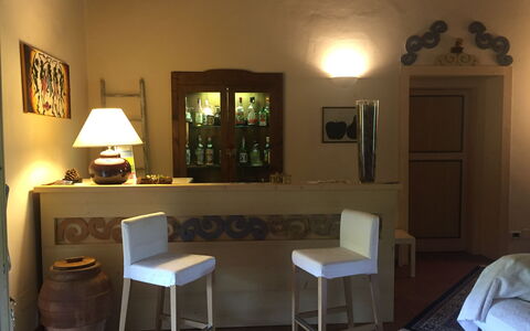 Villa Fulvia: Cadre, Meubles, Propriété, Table, Confort, Bois, Éclairage, Bâtiment, Design Intérieur, Architecture