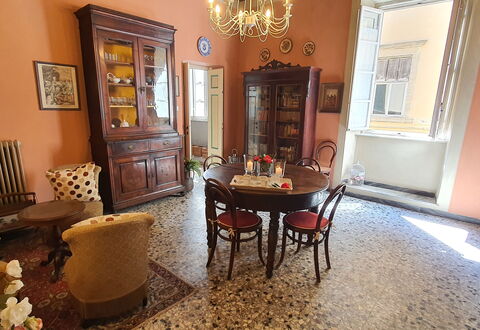 Residenza Otello: Cadre, Meubles, Propriété, Table, Chaise, Miroir, Bois, Éclairage, Cabinetry, Design Intérieur