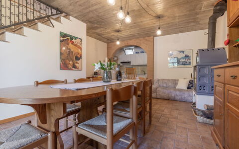Casa Tramonti: Meubles, Table, Propriété, Cabinetry, Bois, Design Intérieur, Sol, Sol, Tiroir, Commode