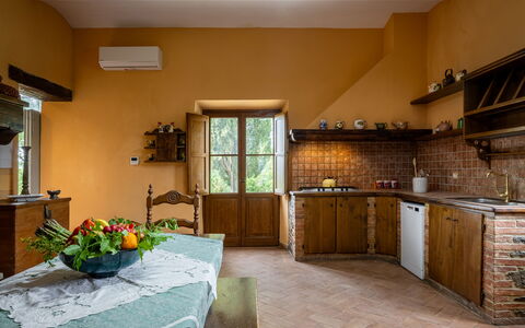 Villa Belvedere - Ambra: Meubles, Design Intérieur, Mur, Sol, Bois, Cuisine, Plafond, Sol, Pièce, Domicile