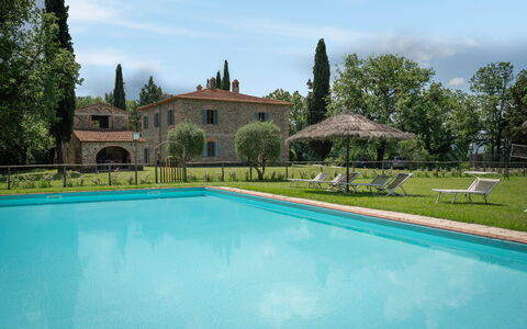 Belvedere - Falceto, Ambra, Toscana: L'Eau, Plante, Ciel, Nuage, Propriété, Bâtiment, Piscine, Arbre, Maison, Ombre