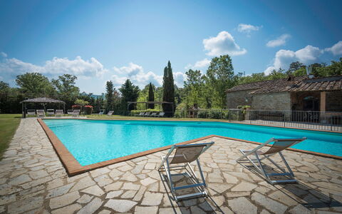 Mulino Al Suono - Badia Agnano, Toscana: L'Eau, Nuage, Ciel, Piscine, Plante, Bleu Azur, Arbre, Mobilier De Jardin, Rectangle, Loisir