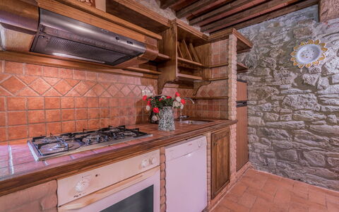 Mulino Al Suono - Badia Agnano, Toscana: Propriété, Cabinetry, Comptoir, Bâtiment, Bois, Design Intérieur, Éclairage, Architecture, Cuisine, Tache De Bois