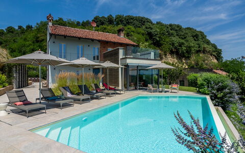 Relais Casa Clara - Roero - Langhe, Piemonte: Piscine, Zone Résidentielle, Recours, Biens, Eco Hôtel, Parapluie, Loisir, Villa, Chalet, Mobilier De Jardin